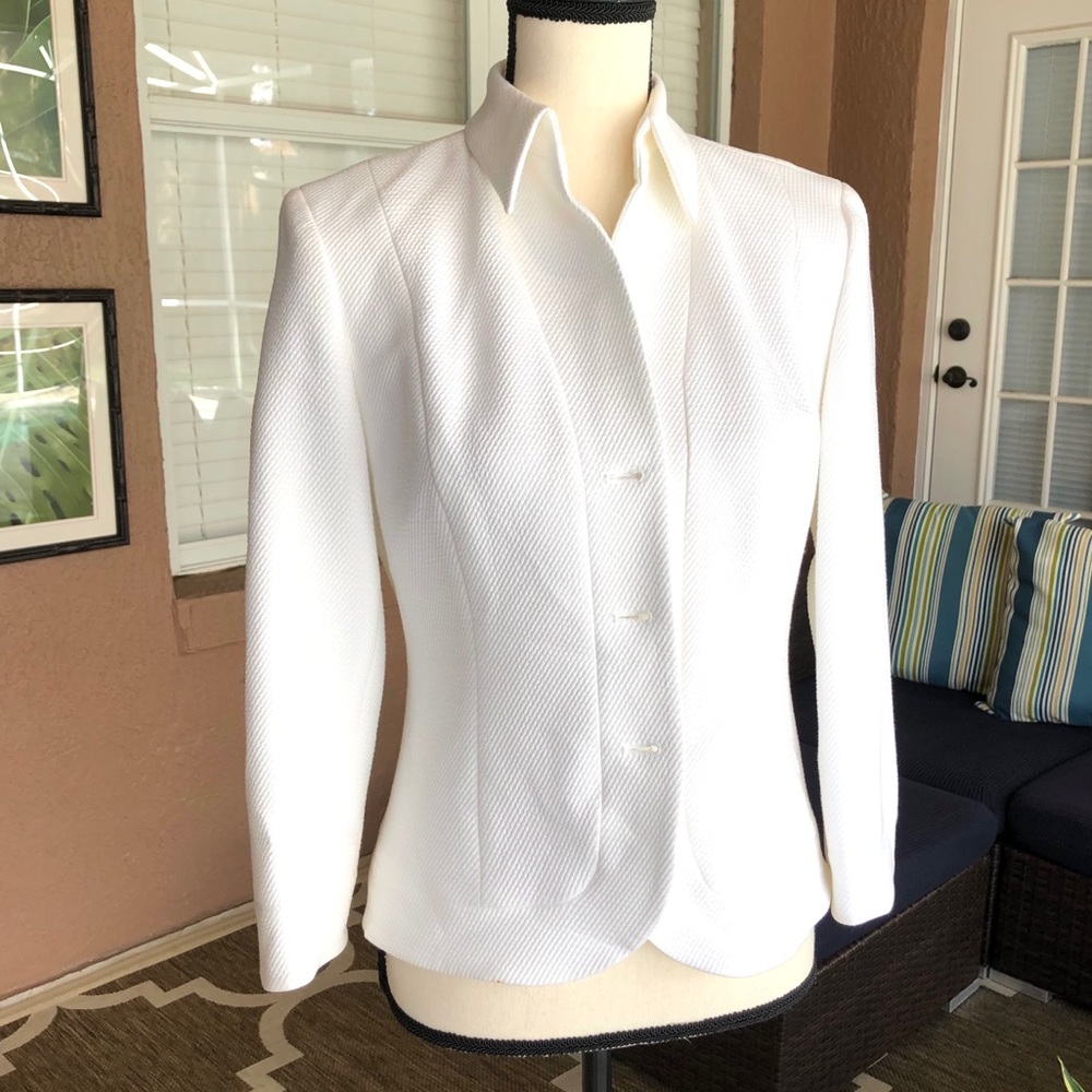 Garfield & Marks white casual blazer